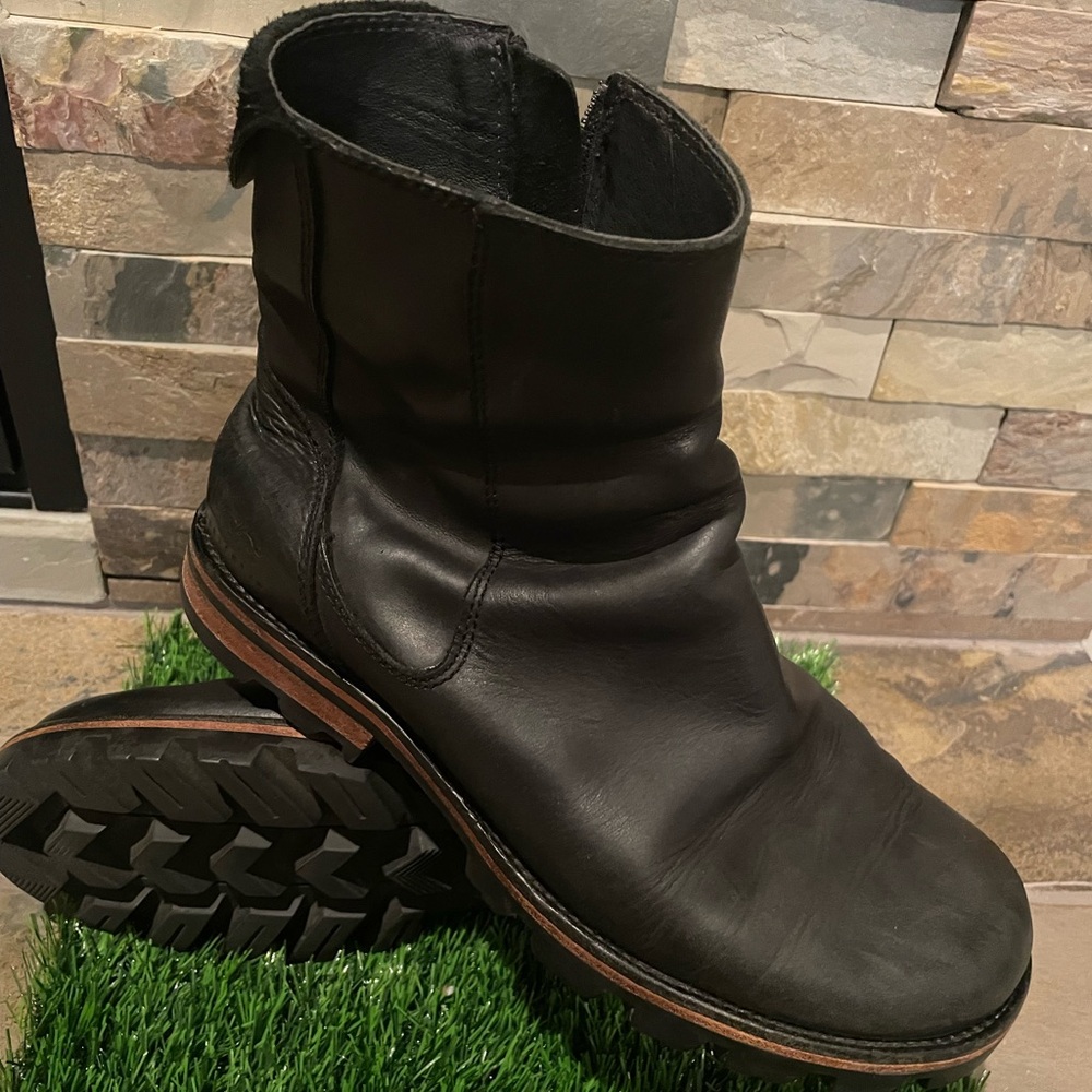 UGG Leather Australia 7M Men